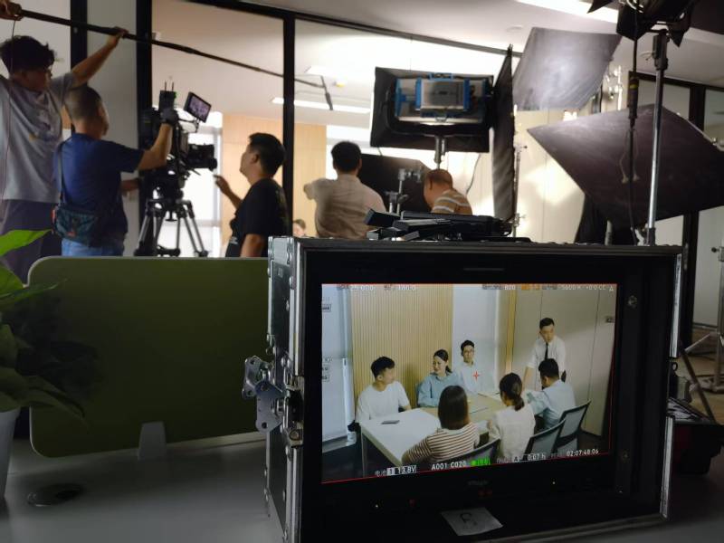 前进区TVC拍摄公司：科技产品视觉化大师，诠释未来感与功能美学